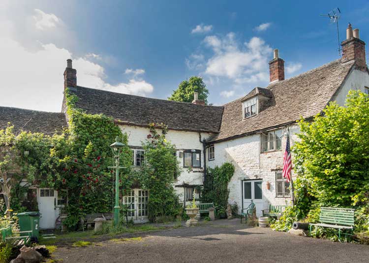 The back courtyard of the Ancient Ram Inn.