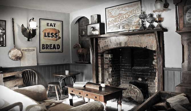 Interior of the Black Swan, Devizes.