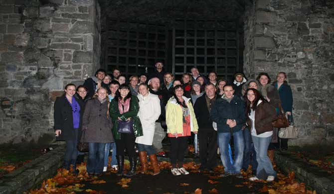 People on the Dublin Ghost Walk pose for a group photo.