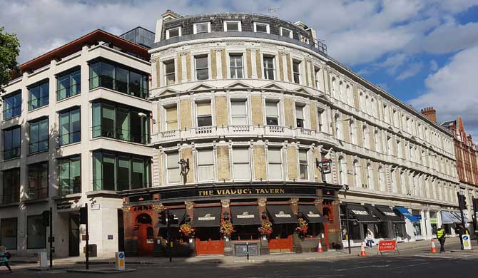 The Viaduct Tavern seen from the outside.